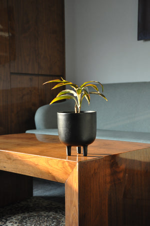Three Legged Planter - Matte Black